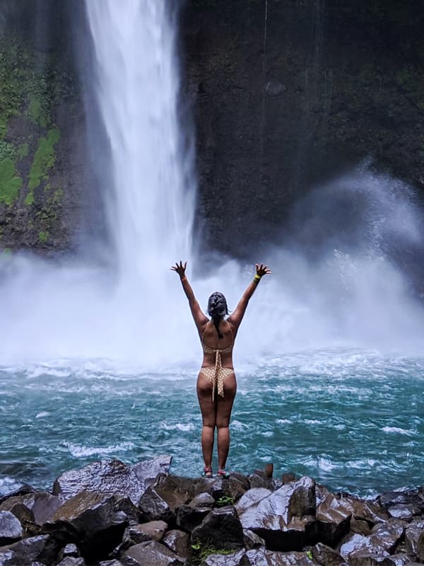 Woman in Rīo Celeste Waterfall